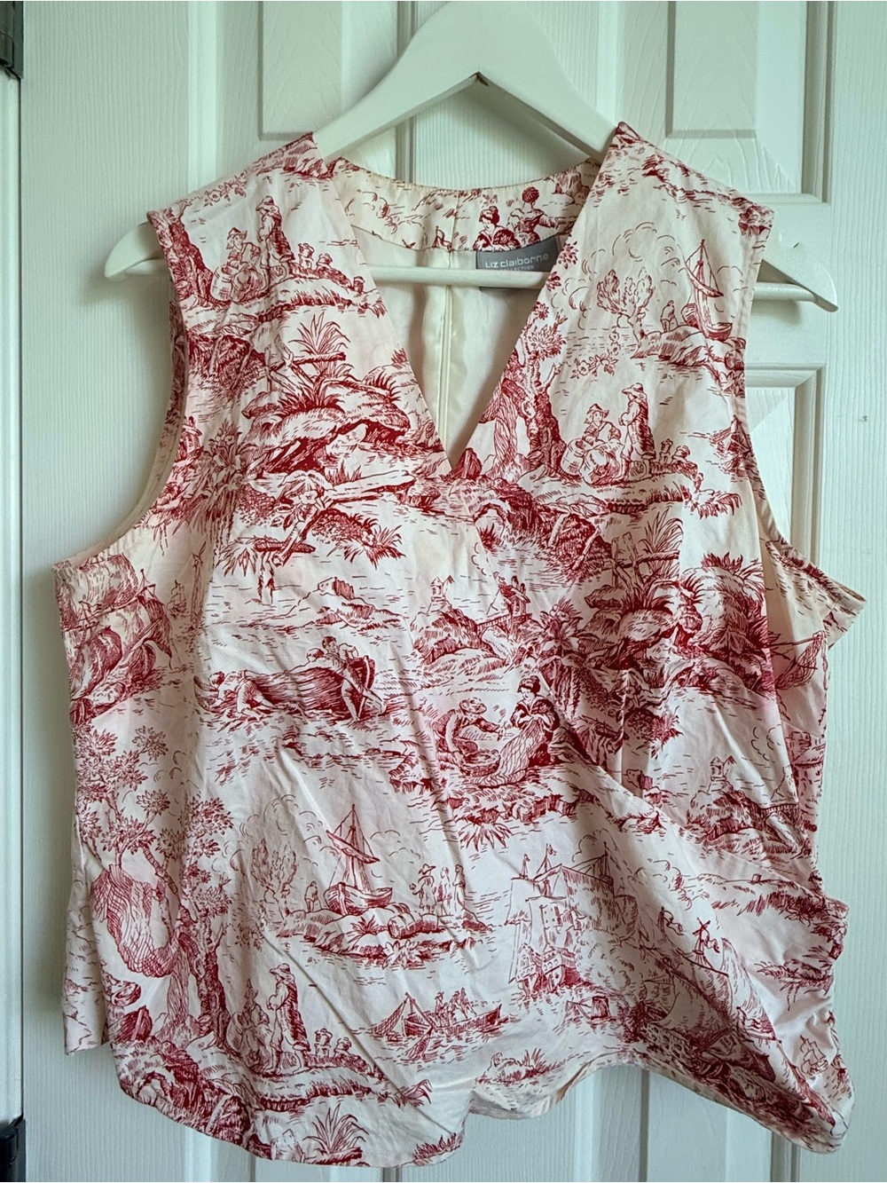 Liz Claiborne White and Red Scenic V-Neck Sleeveless Top